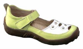 Un nouveau type de chaussures pour enfants